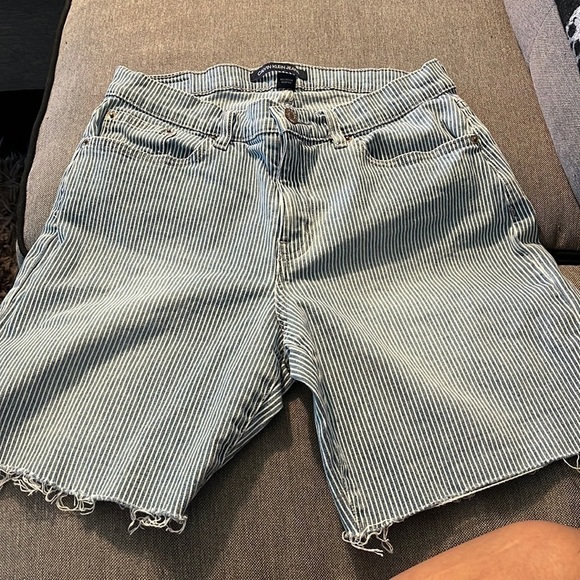 Calvin Klein Jeans size 6 railroad stripe high rise raw hem shorts.  Excellent - Picture 1 of 7